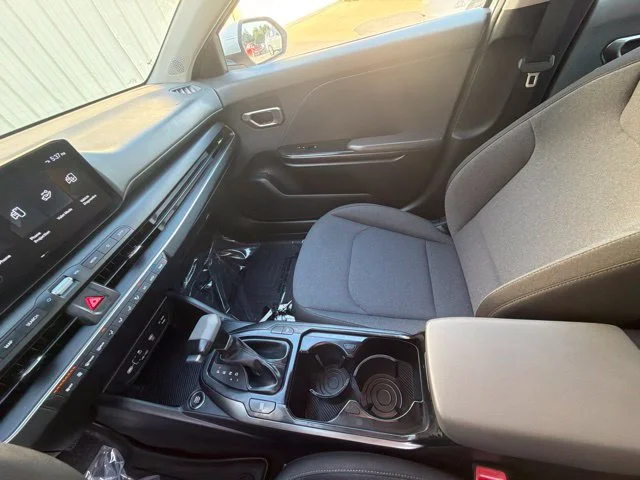 Used 2025 White Kia LXS image 23