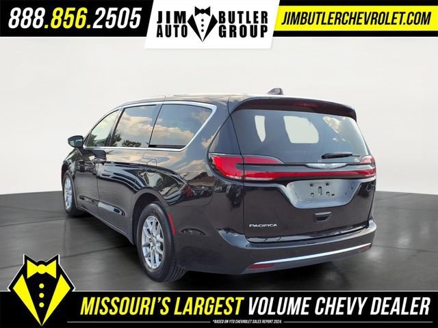 Used 2025  Chrysler Select image 2