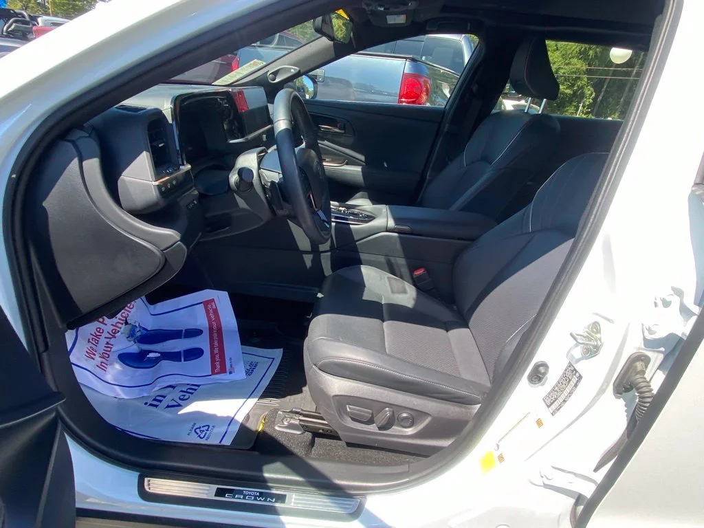 Used 2025 White Toyota Limited image 6