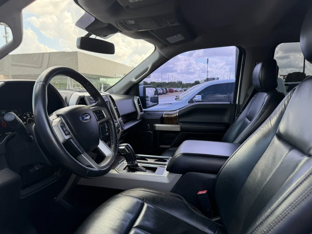 Used 2018 White Platinum Metallic Tri-Coat Ford LARIAT image 10