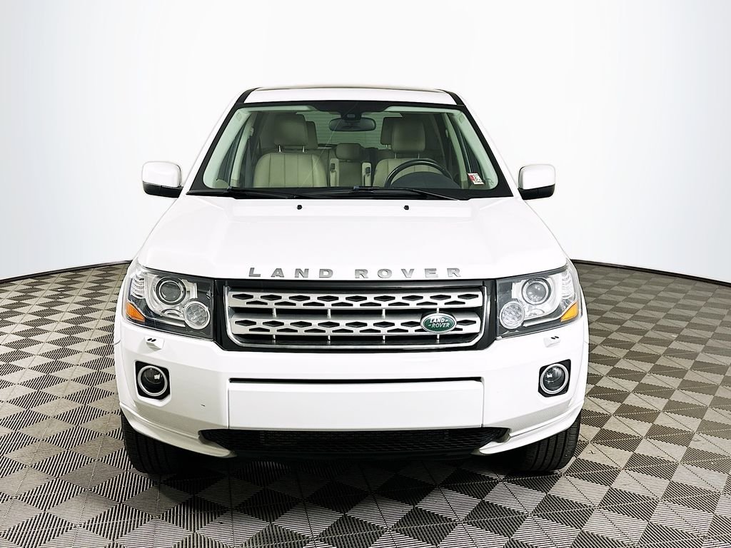 Used 2013 Fuji White Land Rover  image 2