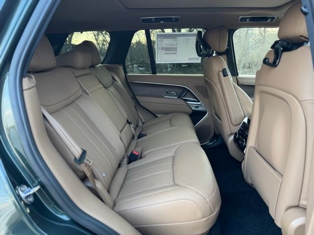 New 2026 Belgravia Green LAND ROVER SE image 18