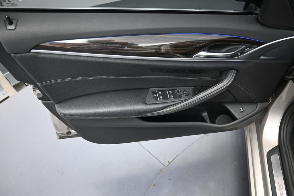 Used 2017 Cashmere Silver Metallic BMW 530i xDrive image 9