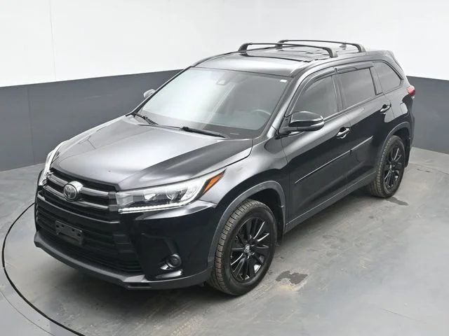 Used 2019 Midnight Black Metallic Toyota SE image 15