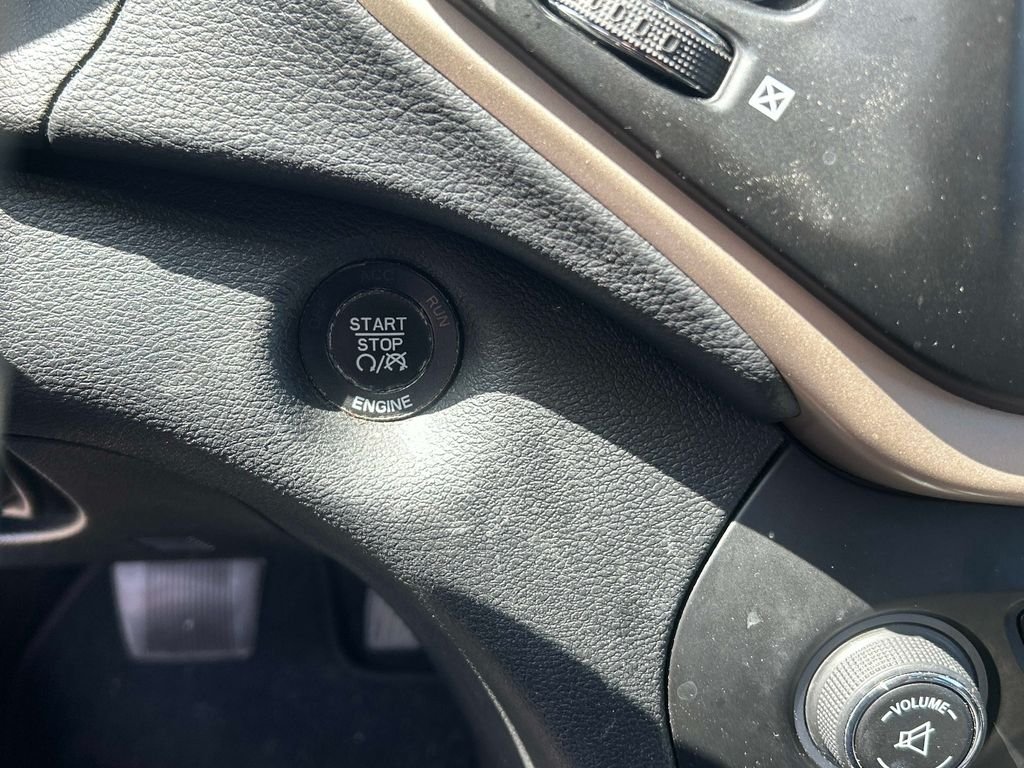 Used 2015 Black Jeep Limited image 25