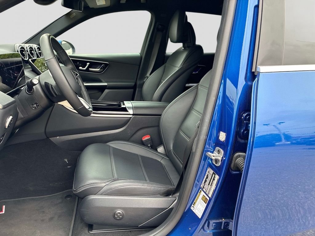 Used 2025  Mercedes-Benz GLC 300 image 24