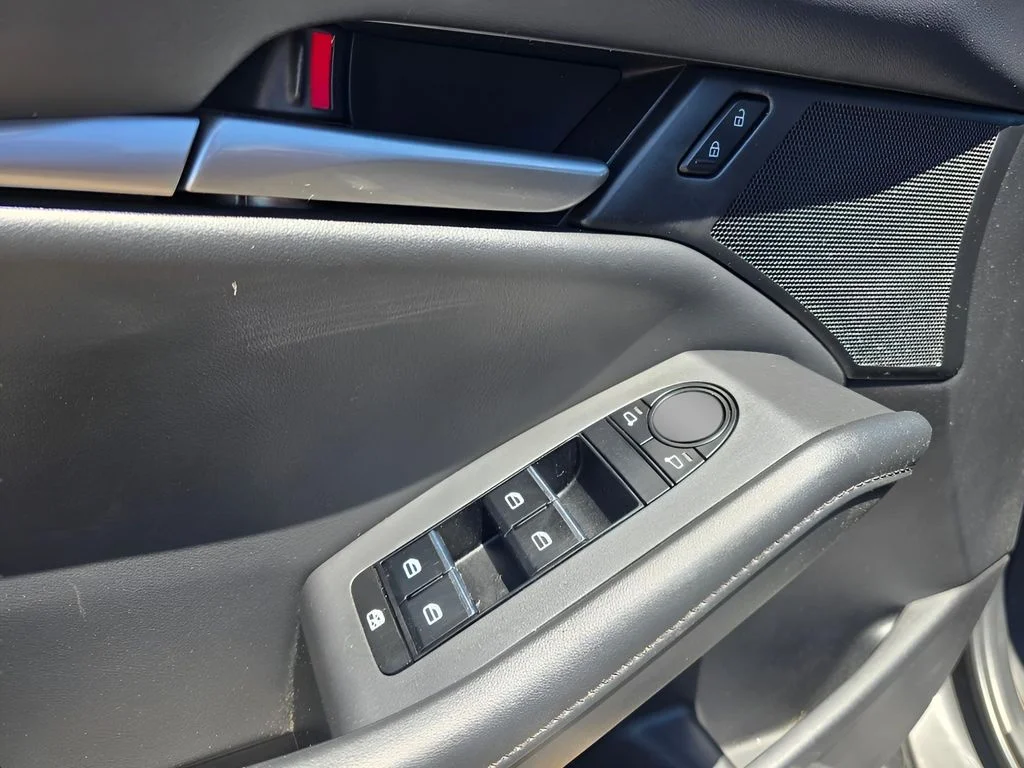 Used 2021 Machine Gray Metallic Mazda Select image 28
