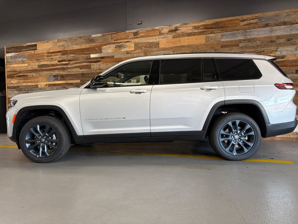 New 2026 Silver Zynith Exterior Paint Jeep Limited image 18