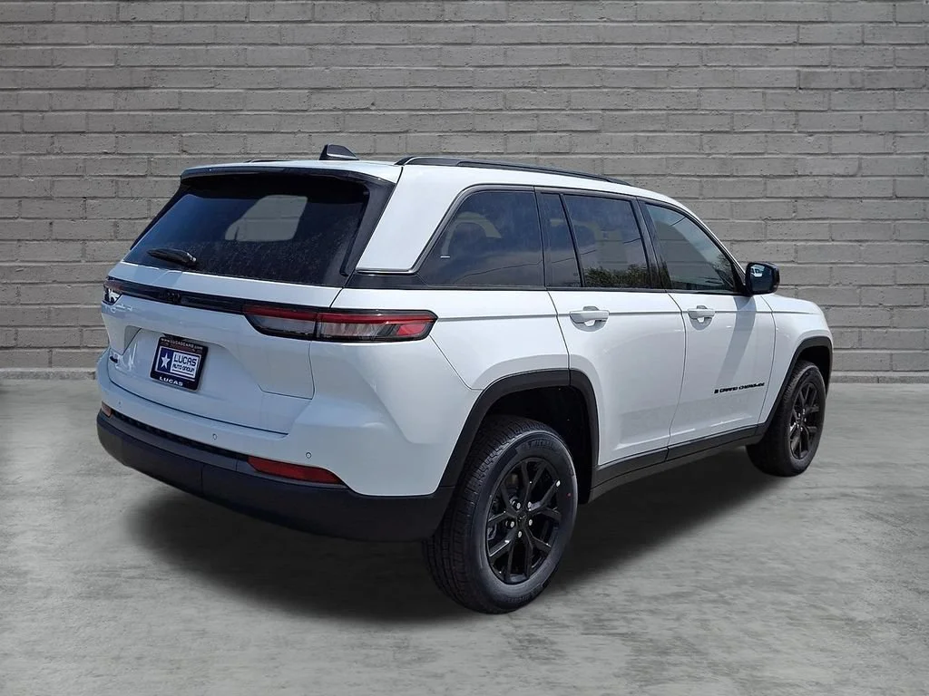 New 2026 Bright White Clearcoat Jeep Laredo Altitude image 8