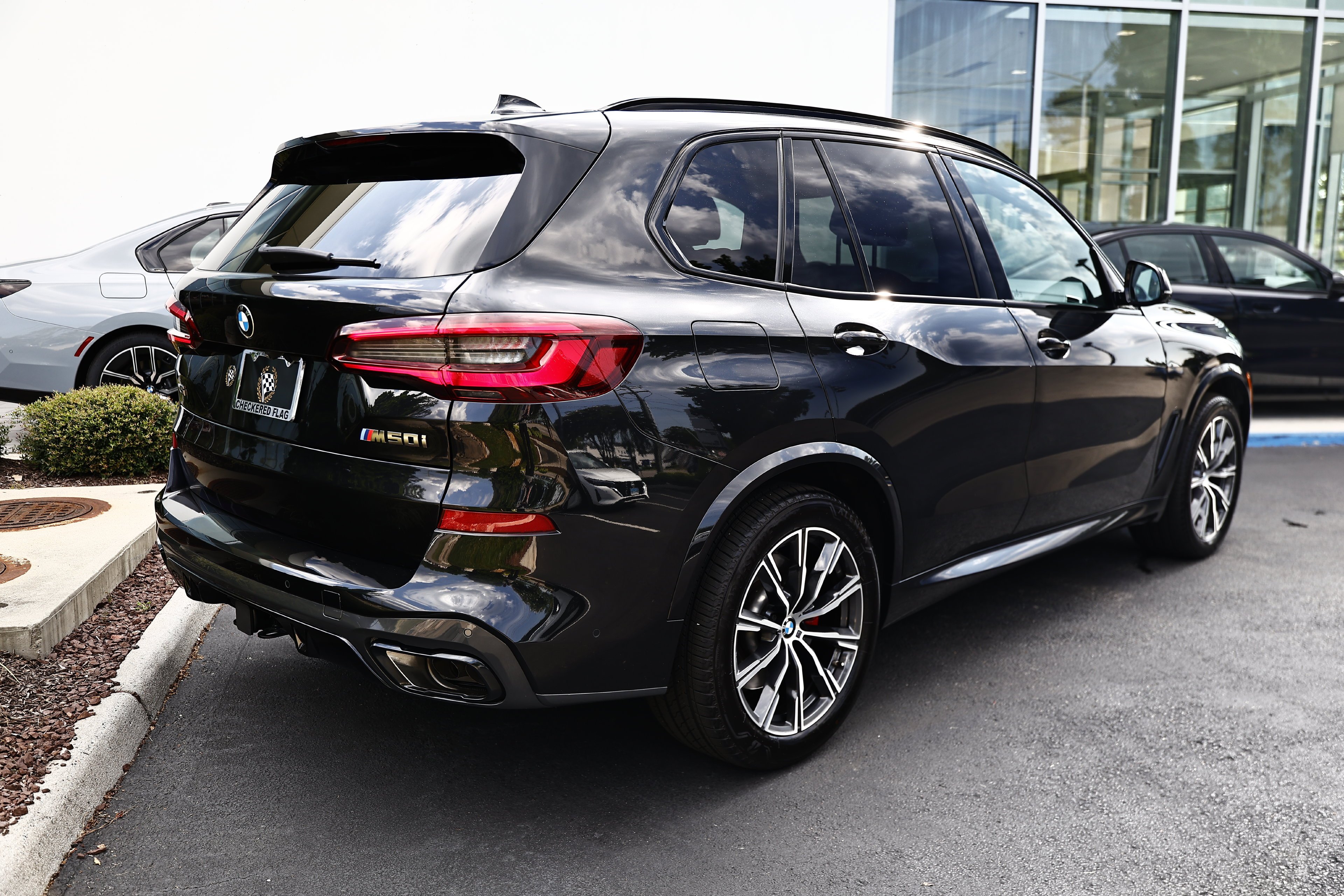Used 2023 Black Sapphire Metallic BMW M50i image 11