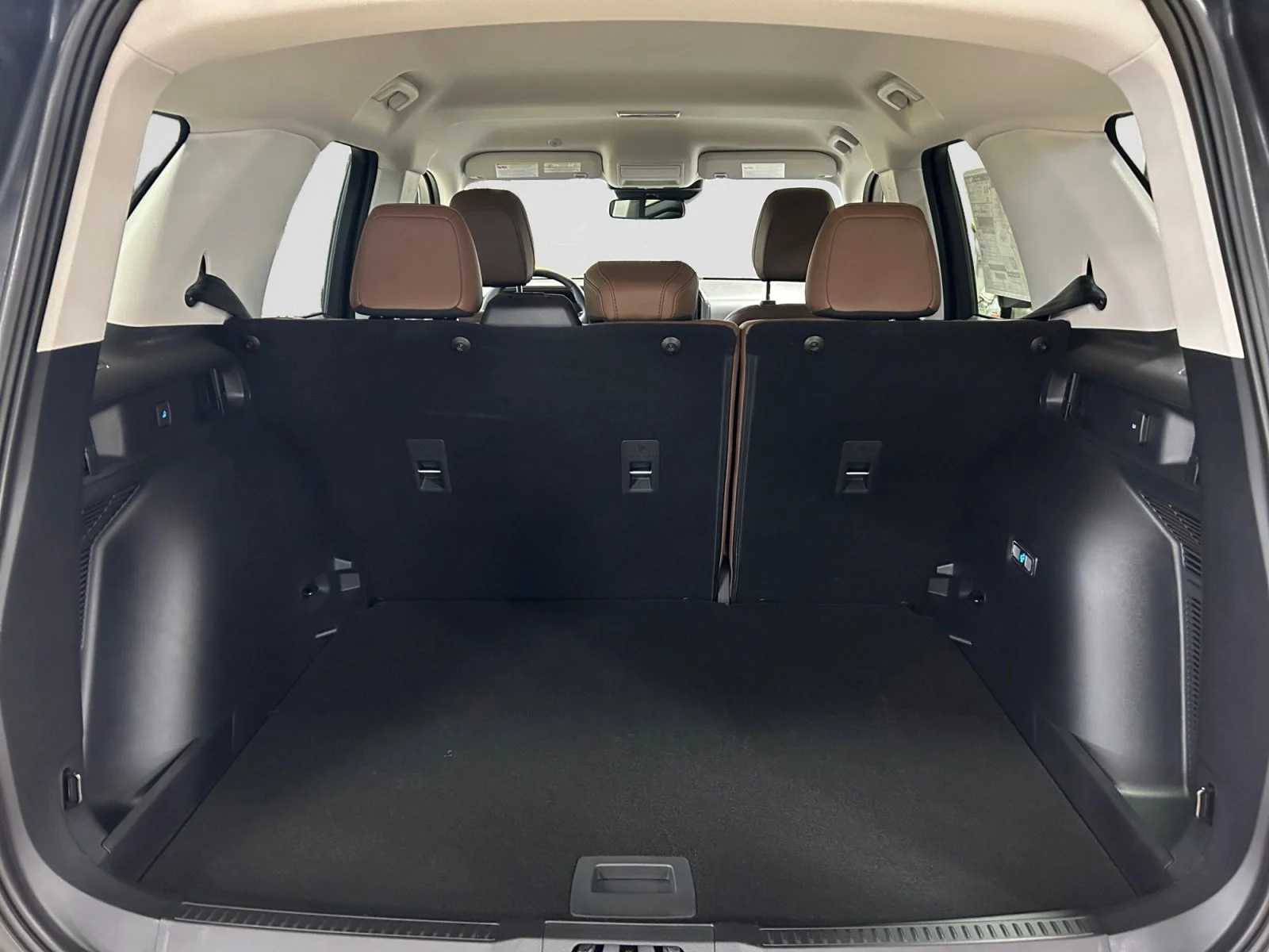 New 2026 Carbonized Grey Metallic Ford Outer Banks image 10