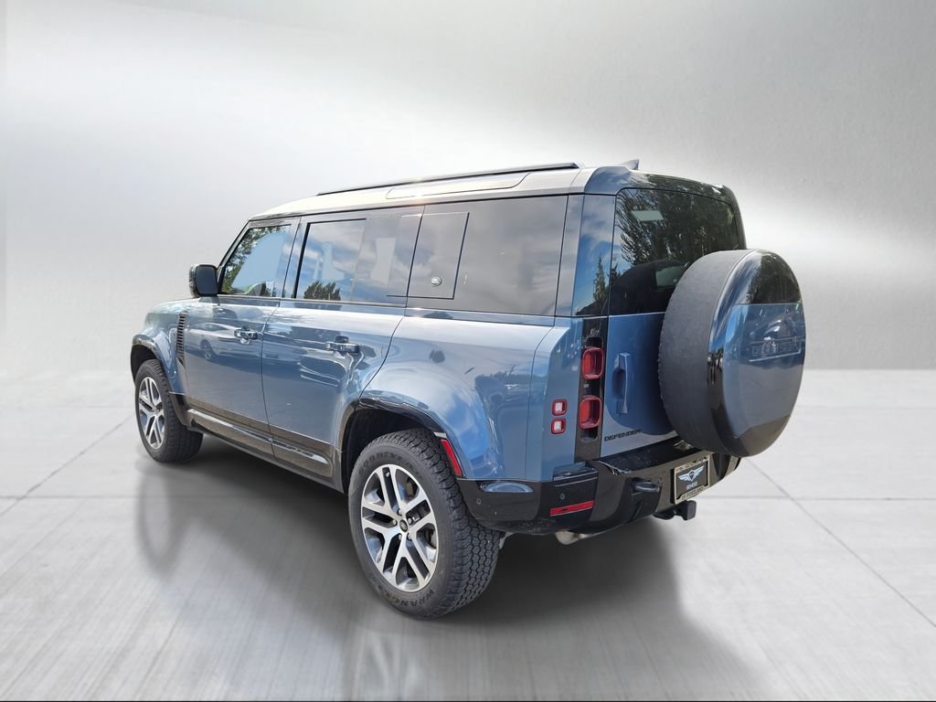Used 2024 Tasman Blue Metallic Land Rover X-Dynamic SE image 5