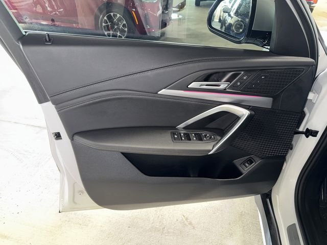 Used 2023 White Metallic BMW xDrive28i image 17