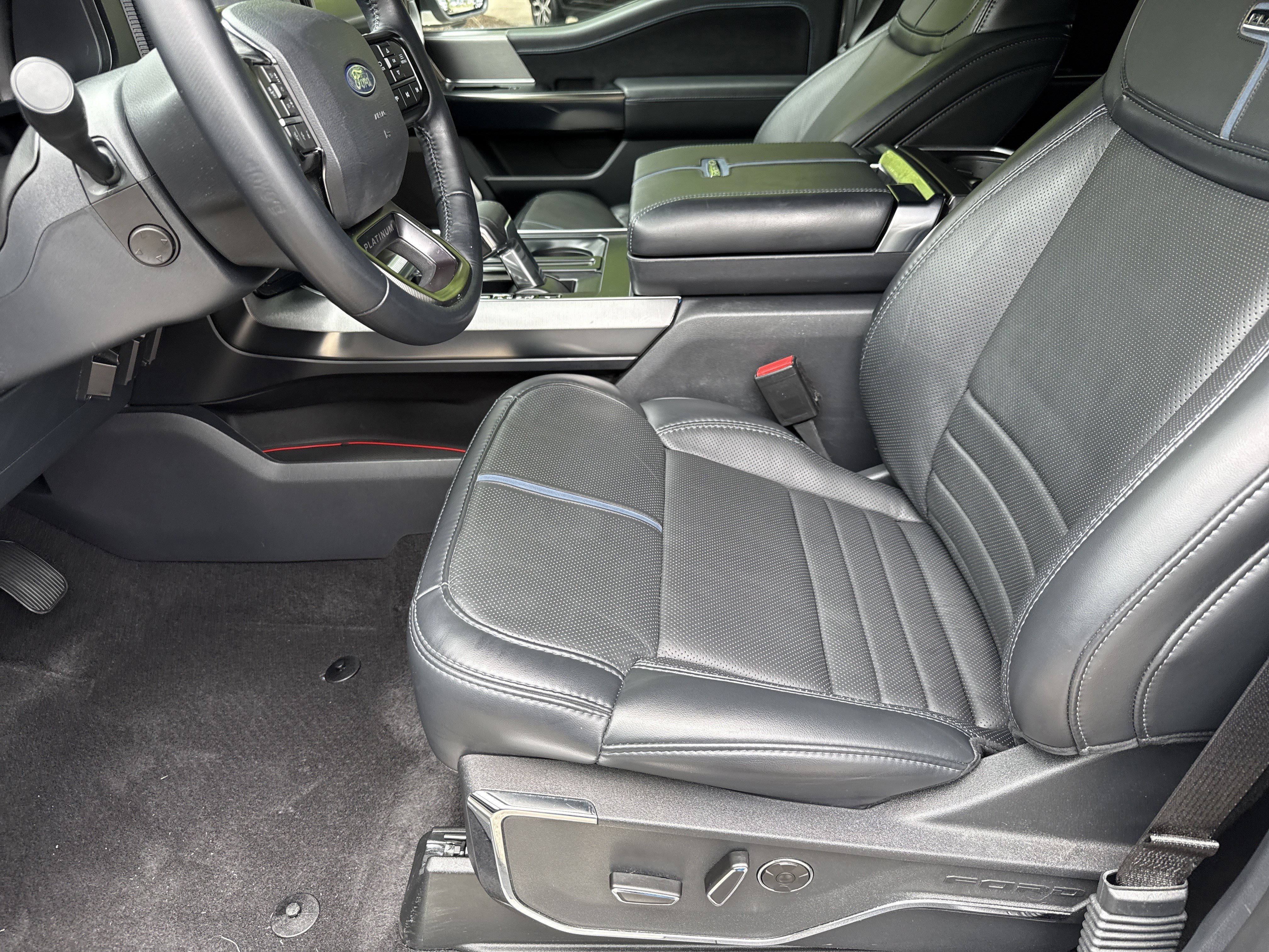 Used 2024 White Metallic Ford Platinum image 9