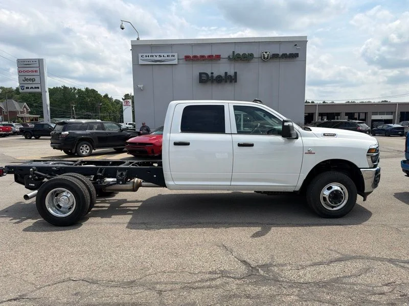 New 2026 Bright White Clear-Coat Exterior Paint RAM Tradesman image 2