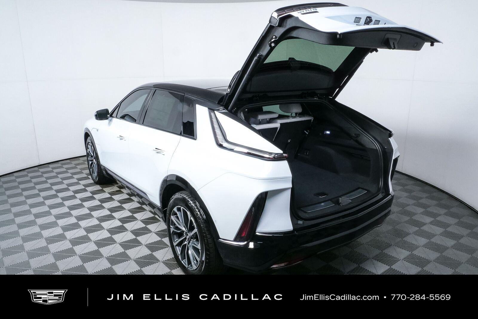 New 2027 Vibrant White Tricoat Cadillac Sport image 29