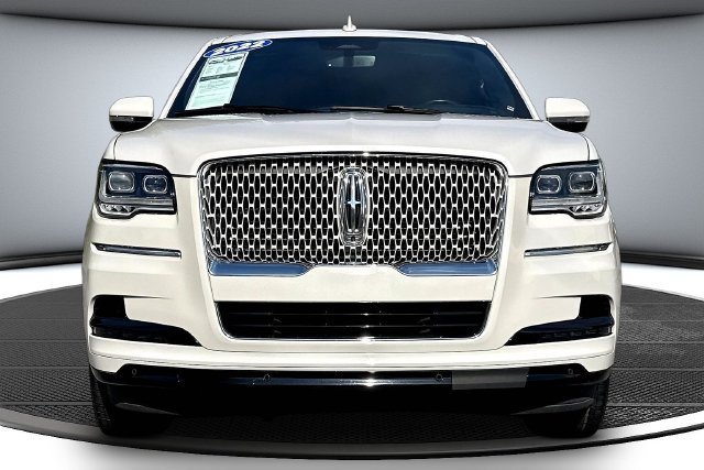 Used 2022 White Lincoln Reserve image 2