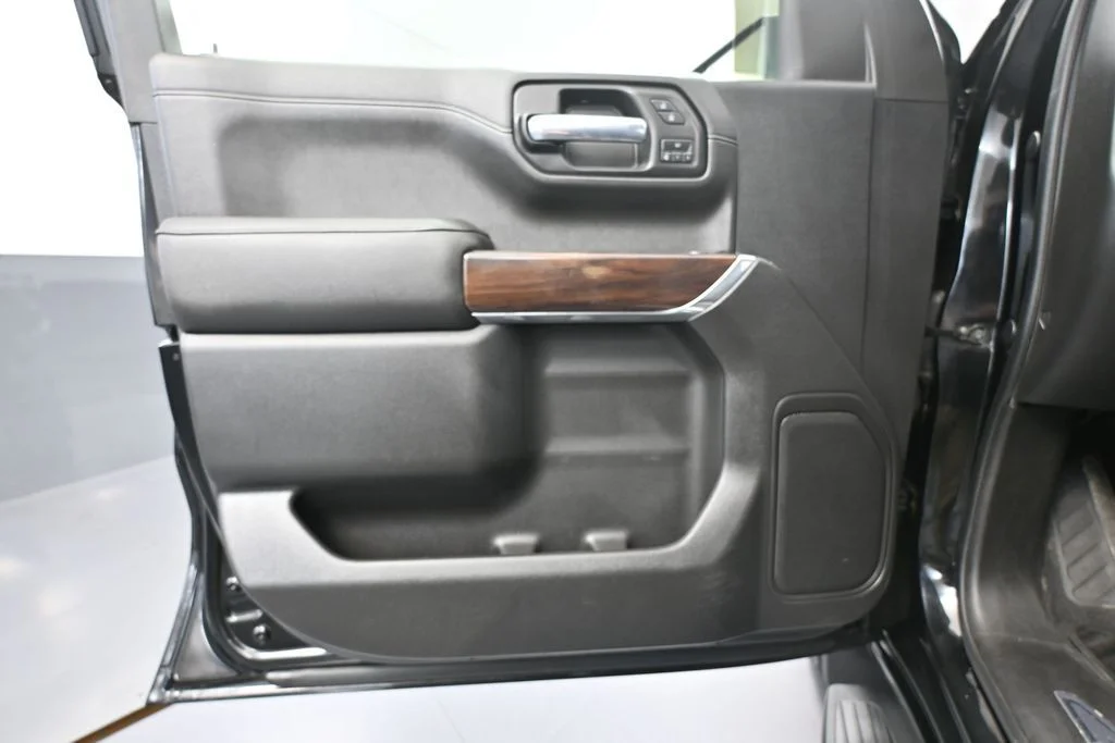 Used 2020 Black GMC SLT image 20