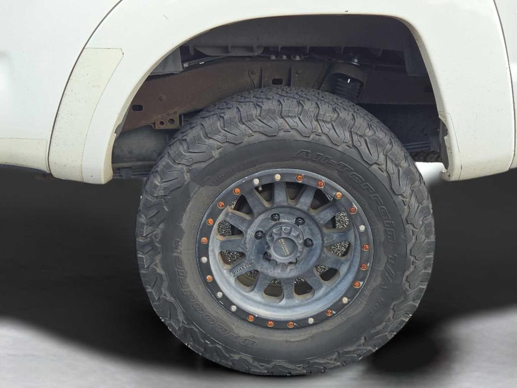 Used 2007 White Toyota PreRunner image 13