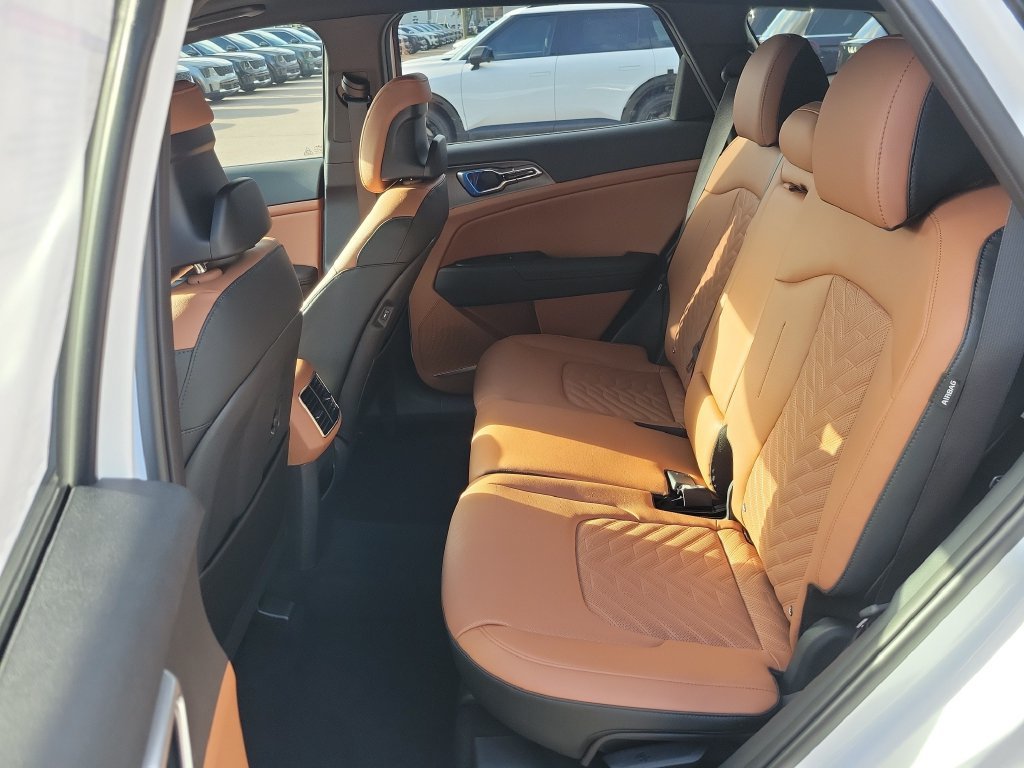 New 2027 Glacial White Pearl / Black Ro Kia X-Line image 16