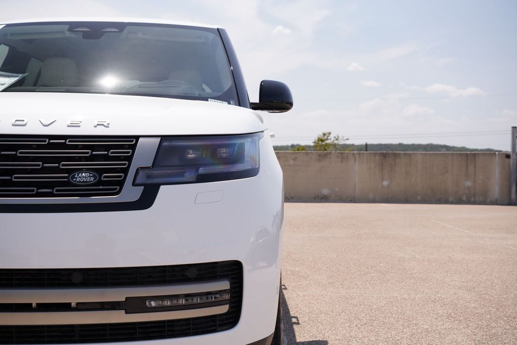New 2026 Fuji White Land Rover SE image 5