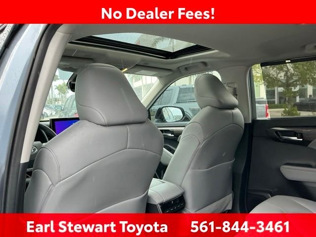 Used 2024  Toyota Limited image 21
