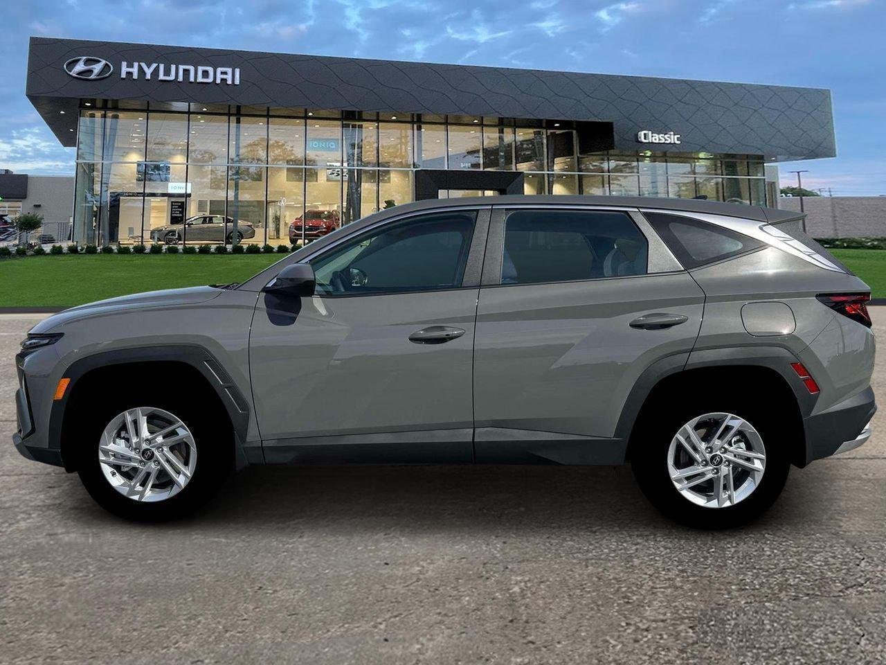 New 2026 Hampton Gray Metallic Hyundai SE image 3