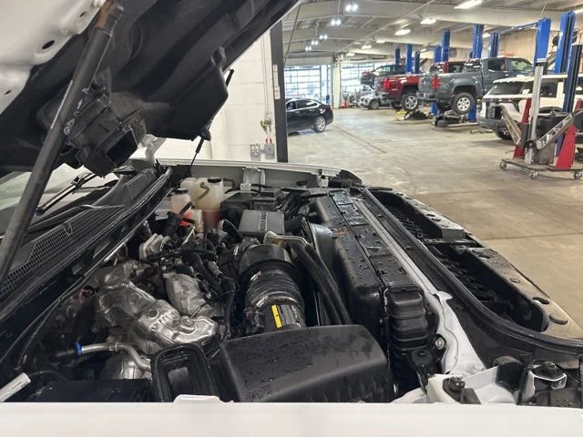 Used 2025 Summit White Chevrolet LT image 39