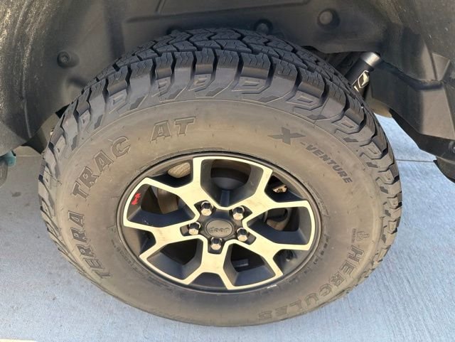 Used 2020 Teal Jeep Unlimited Rubicon image 9