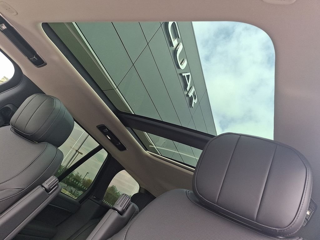 New 2026 Santorini Black LAND ROVER SE image 10