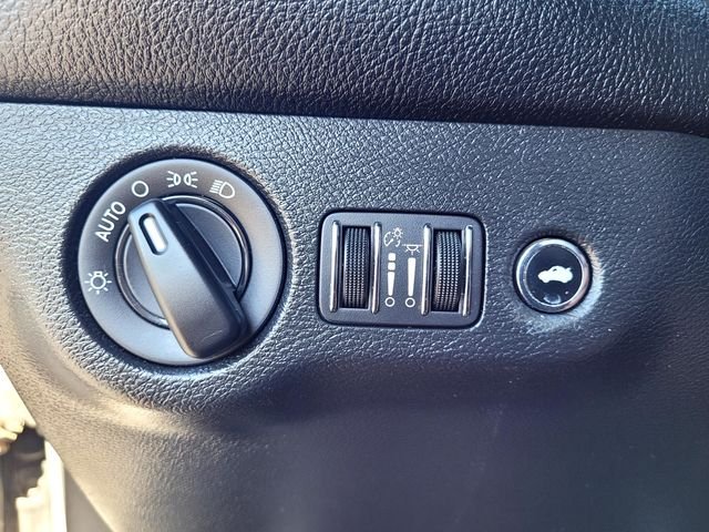 Used 2019 Gray Dodge SXT image 14