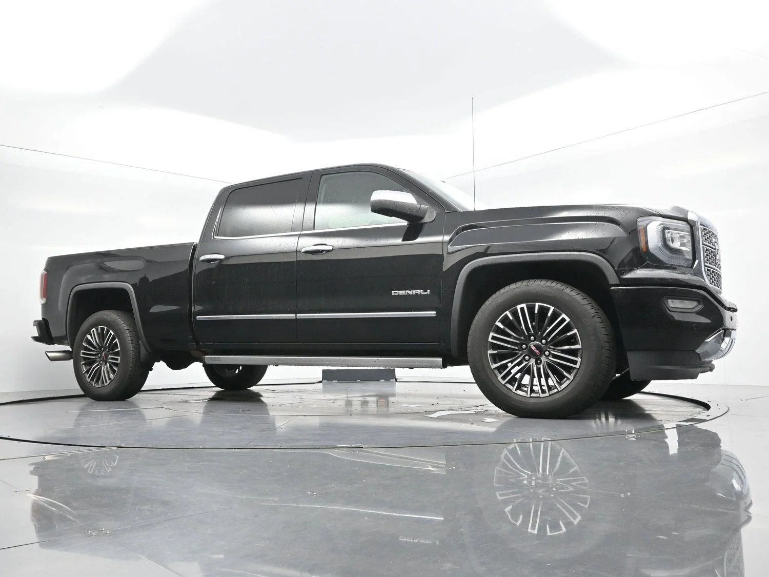 Used 2017 ONYX BLACK GMC Denali image 44