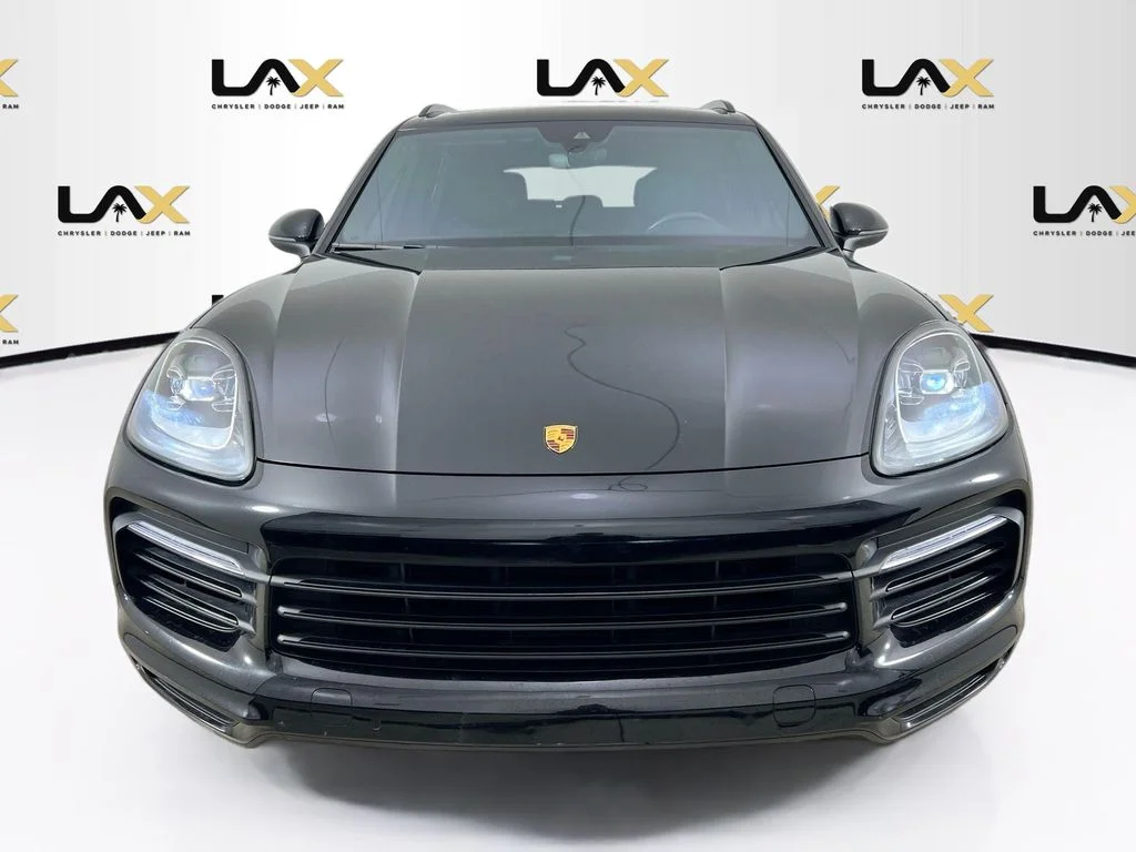 Used 2023  Porsche Base image 2