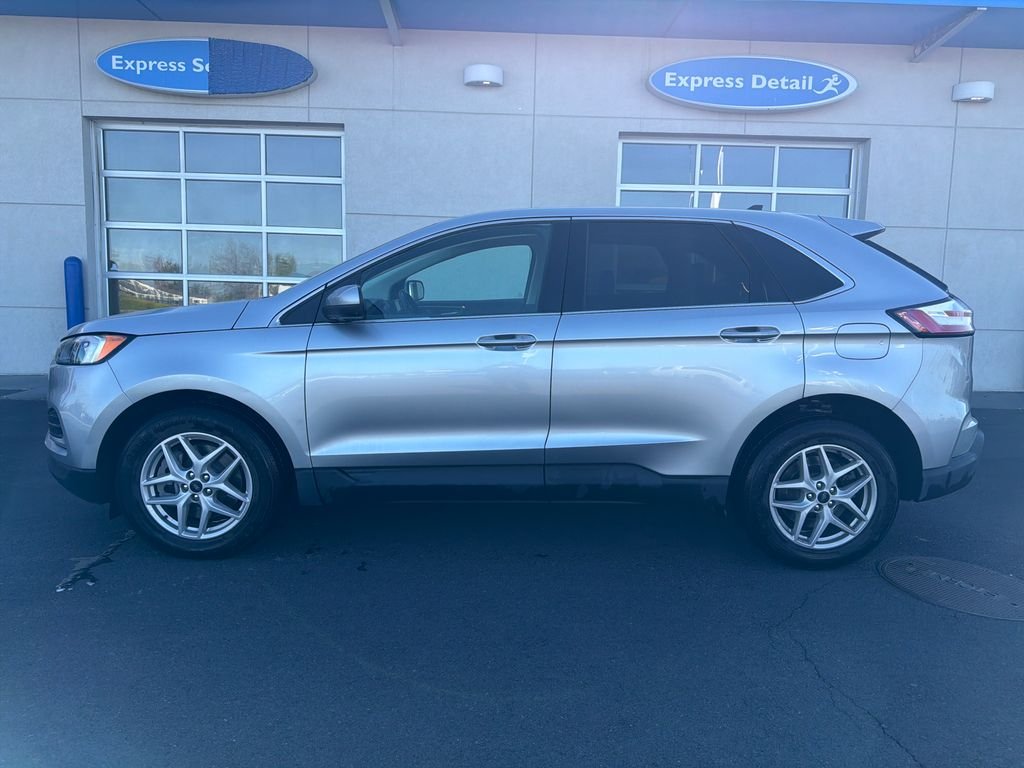 Used 2023 Silver Ford SEL image 2