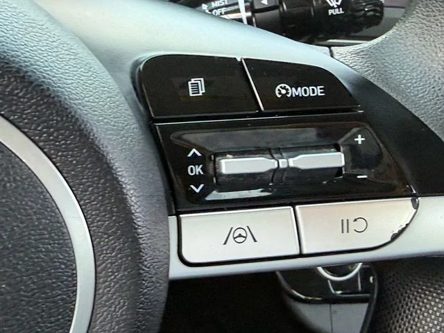 Used 2022 Gray Hyundai SEL image 26