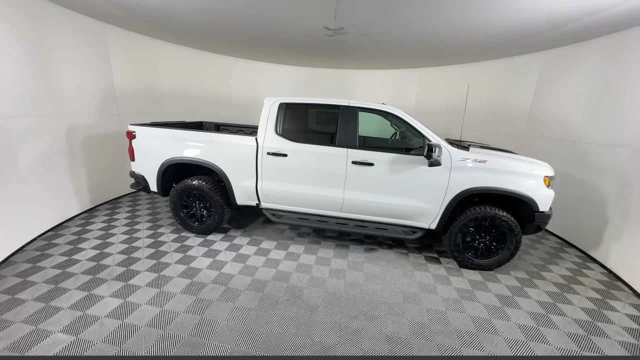 New 2026 Summit White Chevrolet ZR2 image 18
