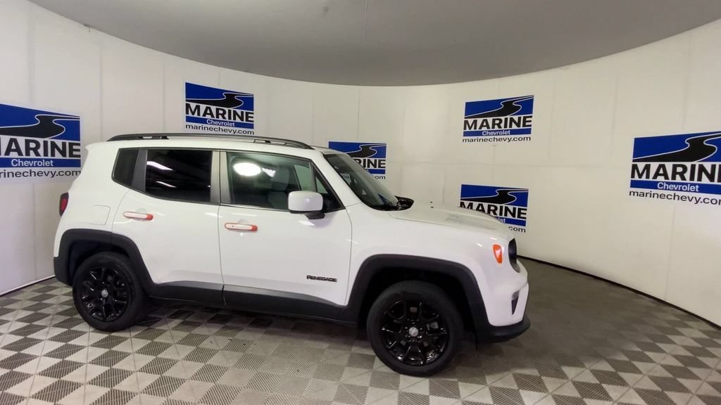 Used 2021 White Jeep Latitude 4x4 image 3