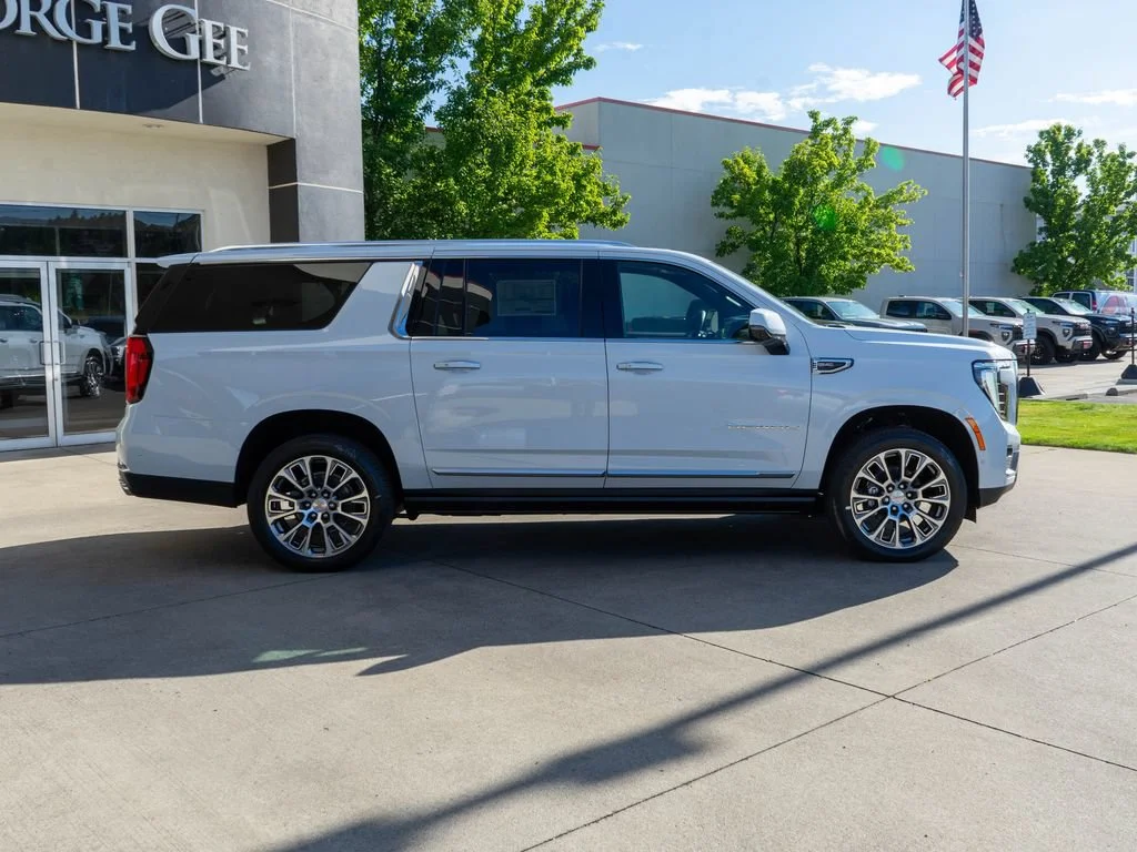 2026 GMC Yukon XL Denali - Photo 8