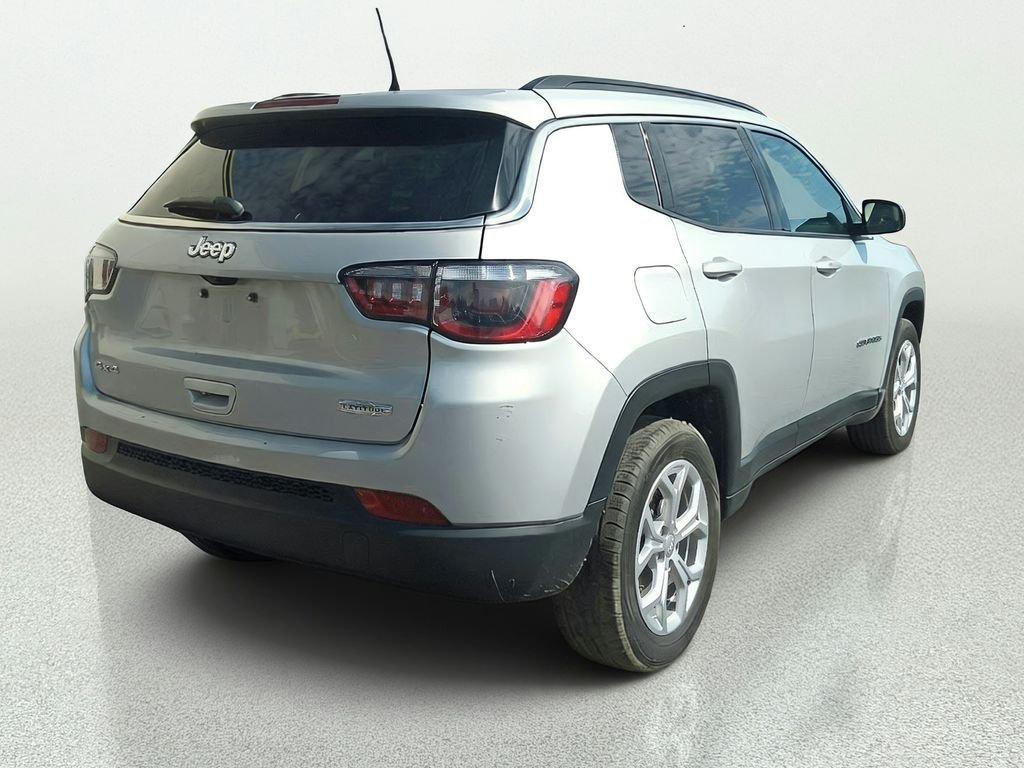 Used 2024 Silver Jeep Latitude image 6