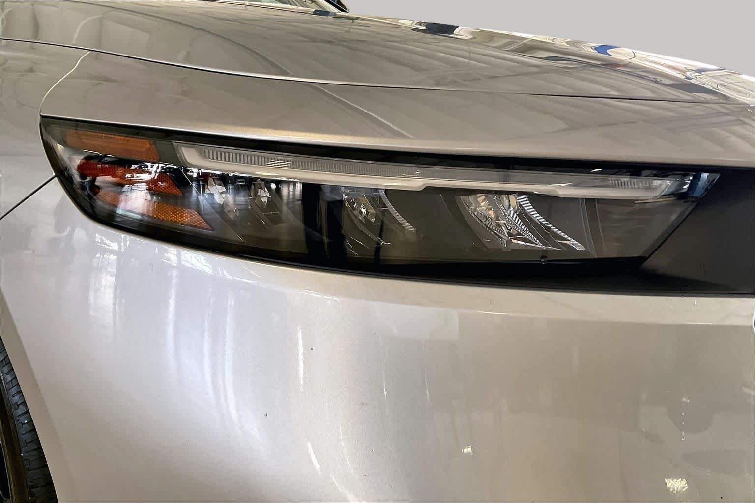 Used 2025 Solar Silver Metallic Honda SE image 25