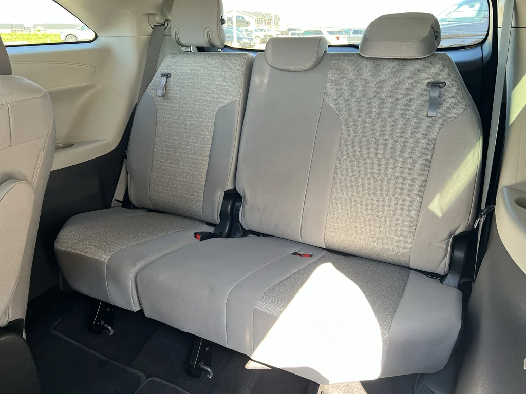 2023 Toyota Sienna LE - Photo 19