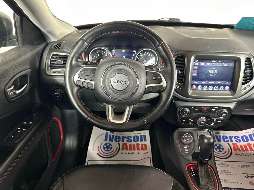 Used 2018 Redline Pearlcoat Jeep Trailhawk image 26
