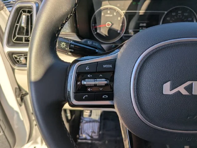 Used 2023 White Kia S image 28