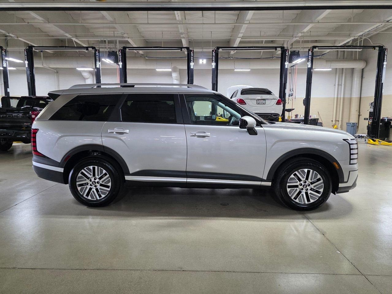 New 2027 Shimmering Silver Hyundai Blue SEL 7P image 8