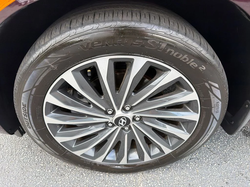 Used 2025 Red Hyundai Calligraphy image 11