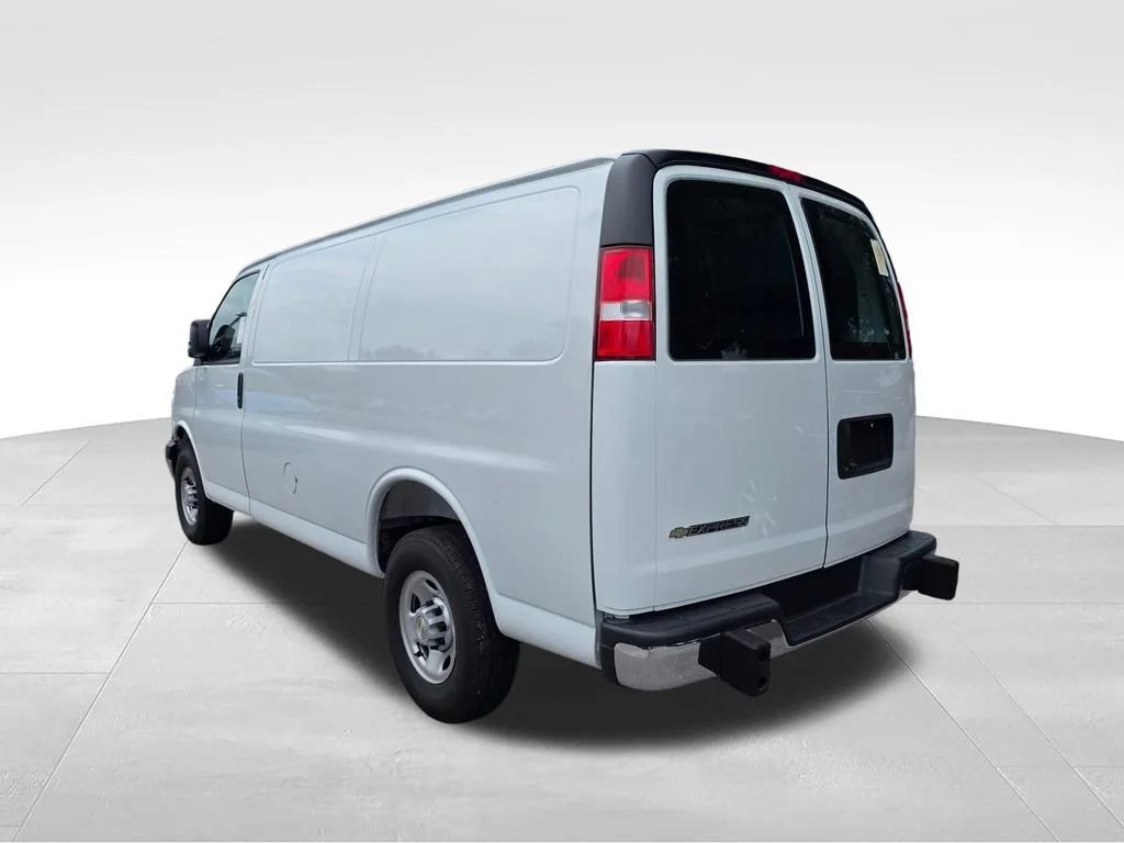 Used 2025 Summit White Chevrolet WT image 6
