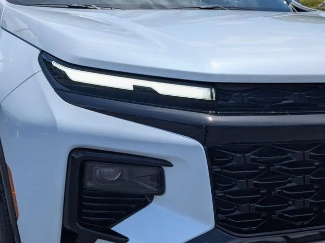 Used 2026 Polar White Tricoat Chevrolet RS image 9