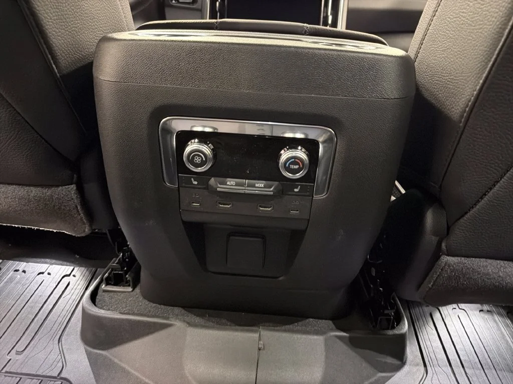 2027 GMC Yukon Denali - Photo 17