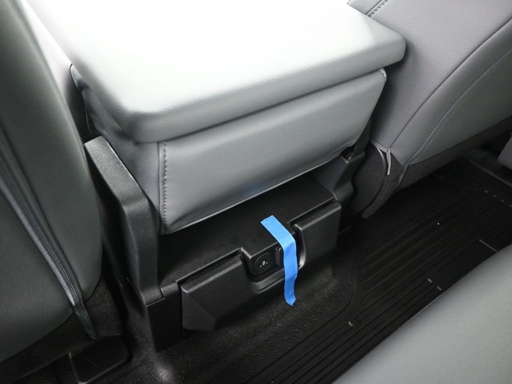 New 2026 Oxford White Ford XL image 17