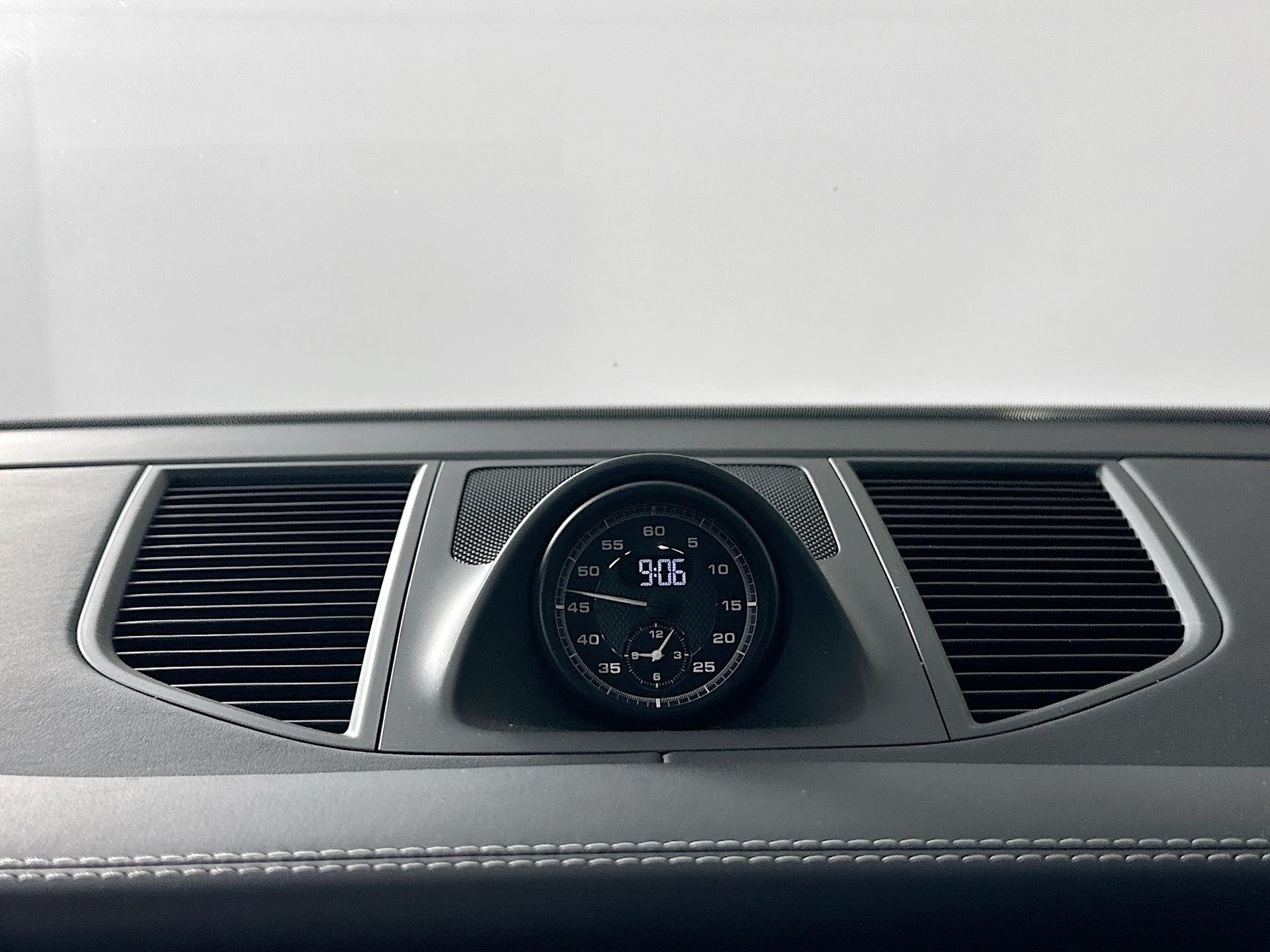 2024 Porsche Macan S - Photo 31